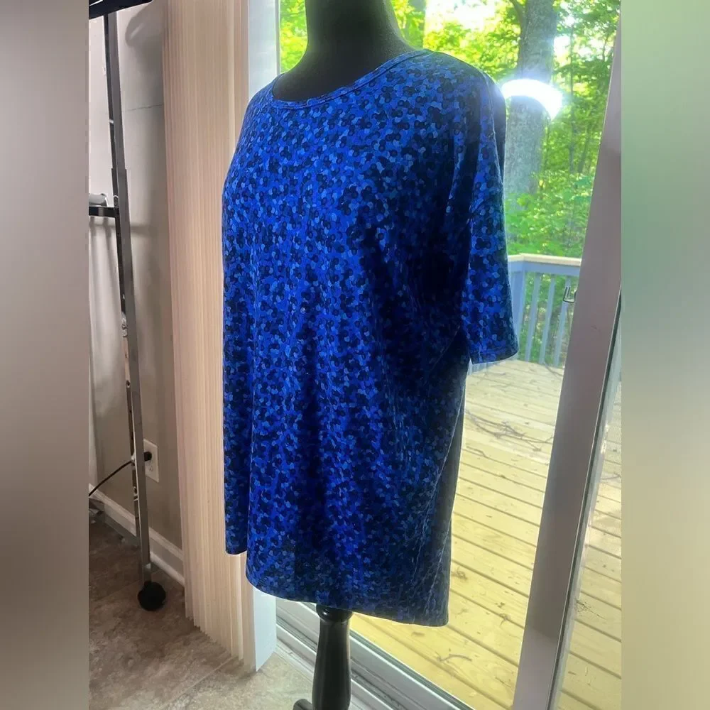 🐘 Lularoe T-shirt